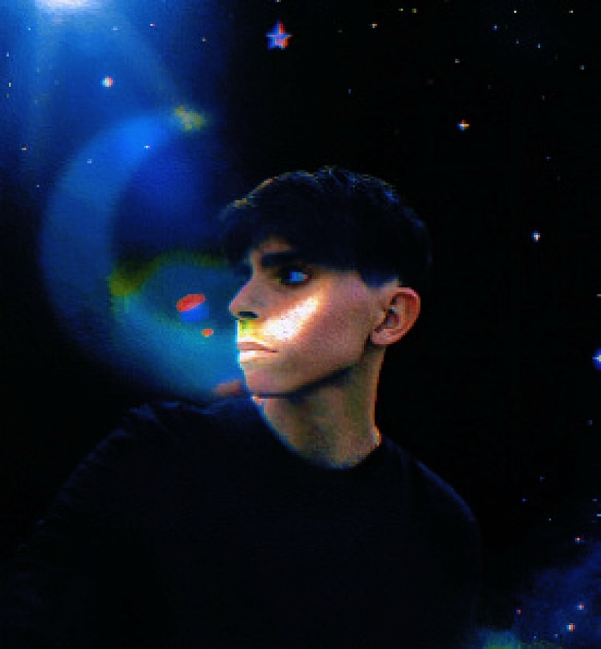 Dino Mateus Brown in blue light
